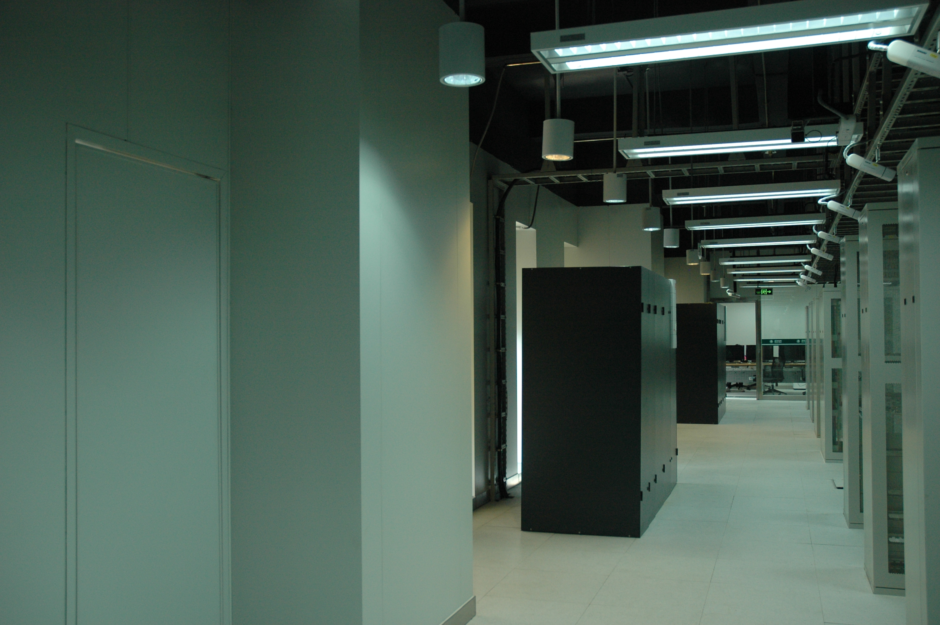 數據中心機房大多喜歡選用金屬製機房專用污视频网站入口在线观看